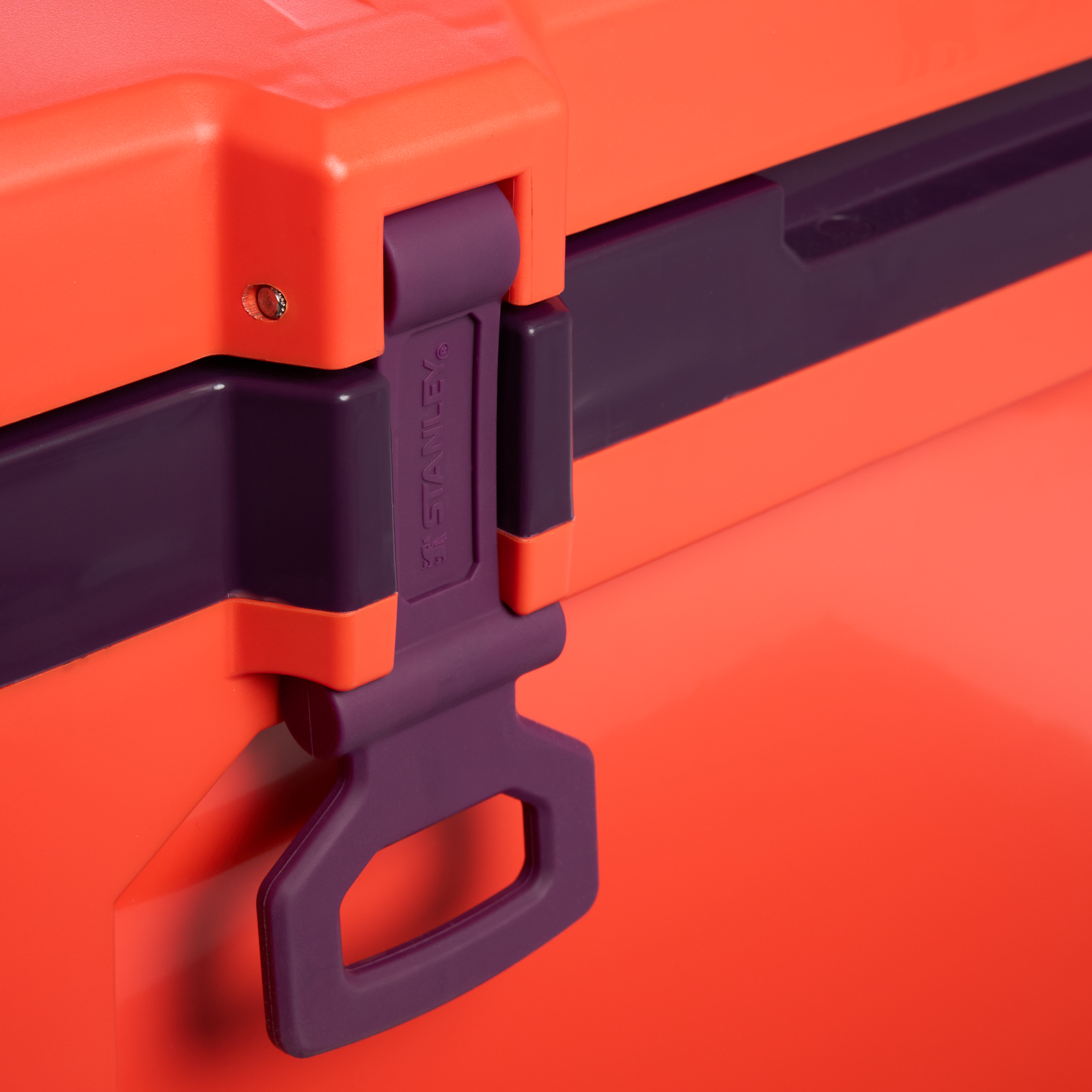Web_PNG_Square-TheCold-For-DaysOutdoorCooler50QT-TigerlilyPlum-Detail-3.png
